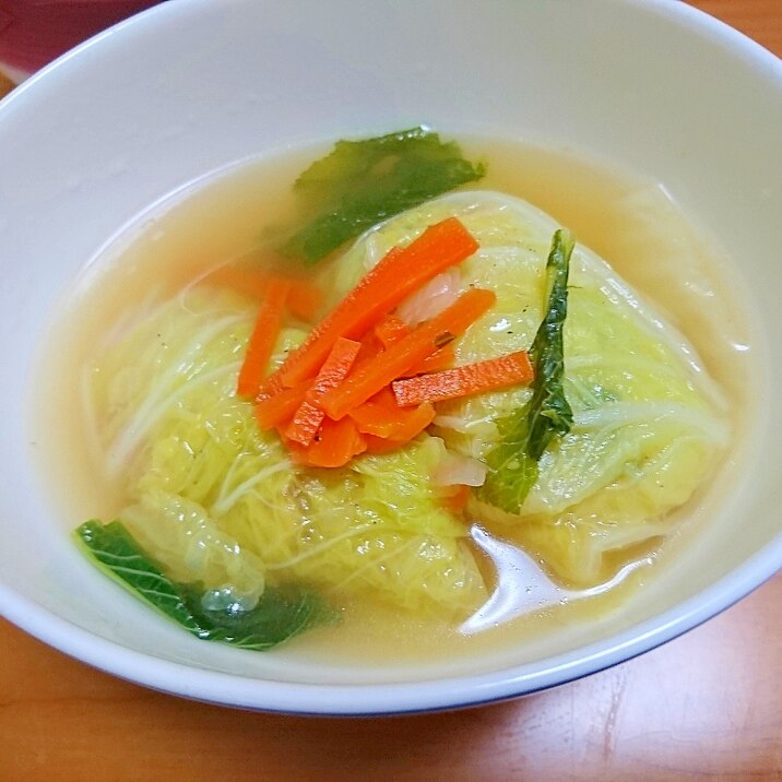 白菜とベーコンの巻き巻きスープ
